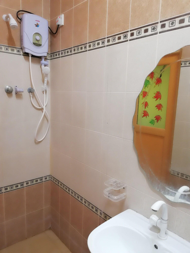 Bathroom 4, Sunshine Hotel & Hall, Trincomalee Town and Gravets
