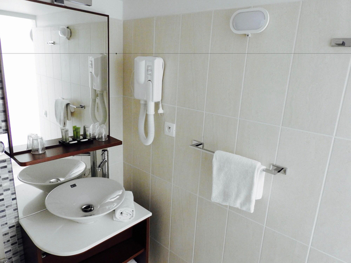 Bathroom 4, Massilia Hôtel, Bouches-du-Rhône