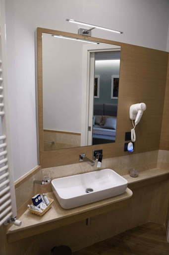 Bathroom 5, 50 Suite Guesthouse, Napoli