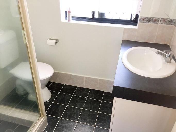 Bathroom, Caversham B&B, Swan
