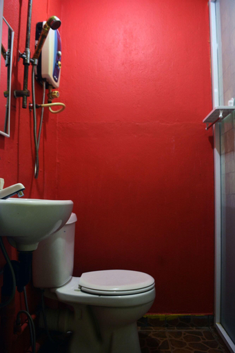 Bathroom 4, Warisan Family Inn, Semporna