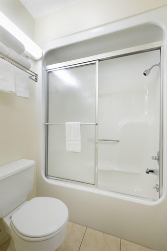 Bathroom 4, Belle Aire Motel, Sevier