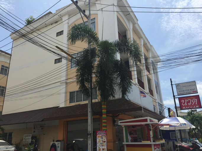 Exterior & Views