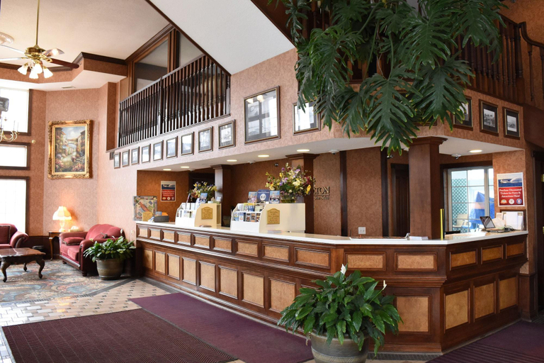 Public Area 2, Hamilton Inn Select Beachfront Mackinaw City, Cheboygan