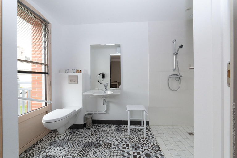 Bathroom 5, Château de la Gressière, Loire-Atlantique