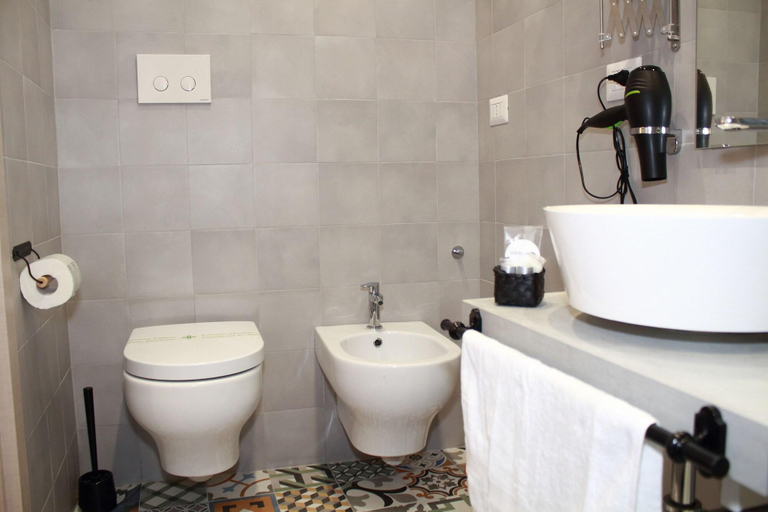 Bathroom 5, B&B Allerìa, Napoli