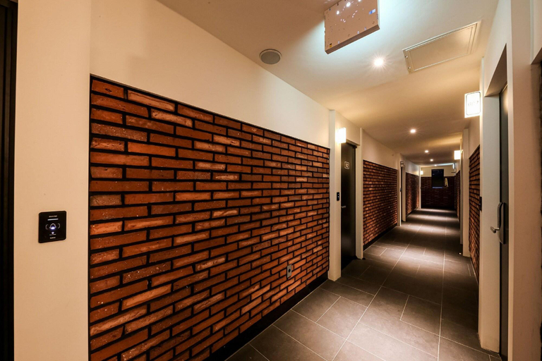Public Area 2, Hotel Box, Dong