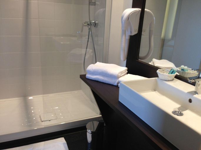 Bathroom, Hotel Gardenia, Gironde
