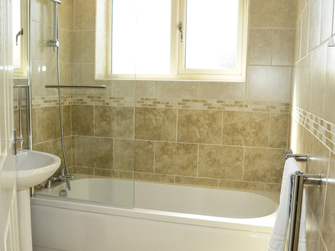 Bathroom 4, The Poplars, North Yorkshire
