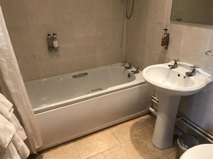 Bathroom 3, The White Horse, West Sussex