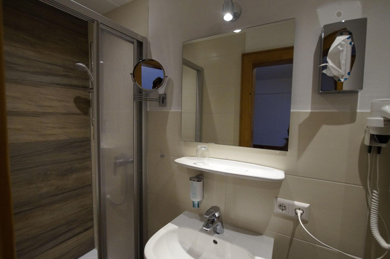 Bathroom 3, Hotel Jägerhaus, Breisgau-Hochschwarzwald