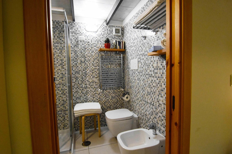 Bathroom 5, Ninarella Napoli, Napoli