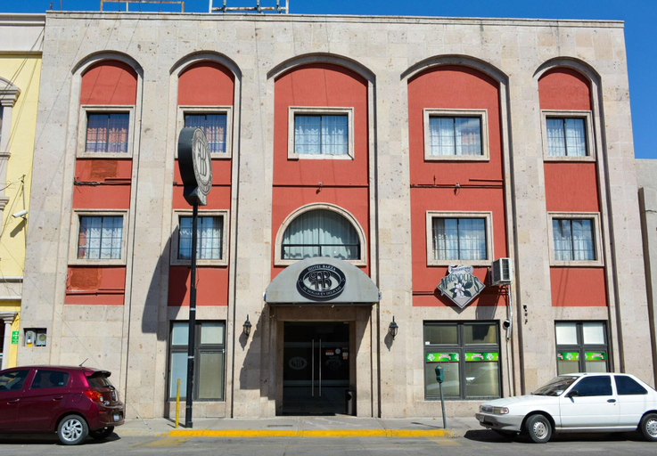 Exterior & Views