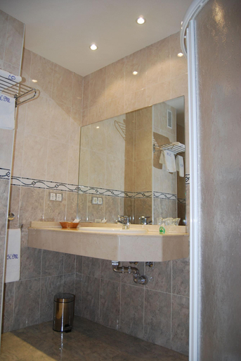 Bathroom 4, Hotel Meleiros, Zamora
