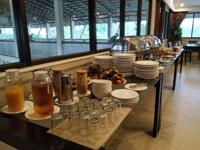Food & Drinks 5, Ccc Hotel Airport, Ruessei Kaev