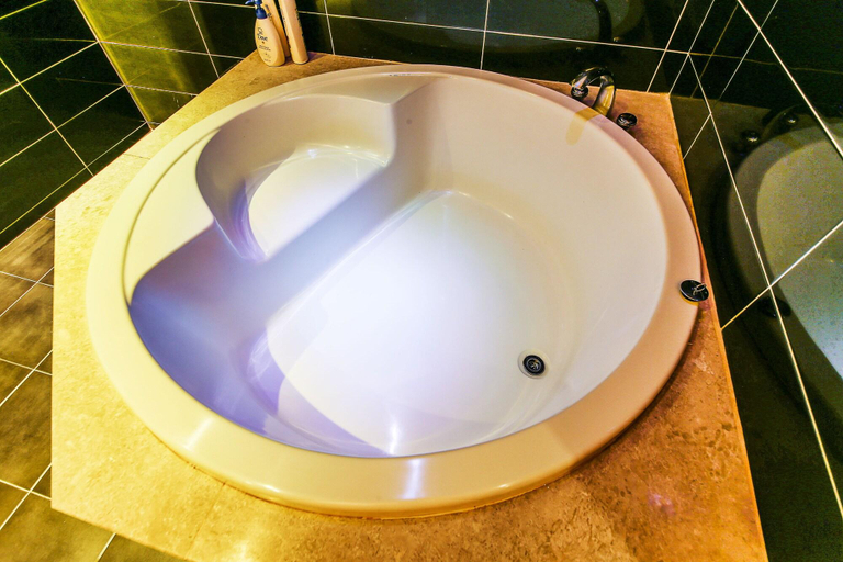 Bathroom 4, Duruwa Hotel, Nam