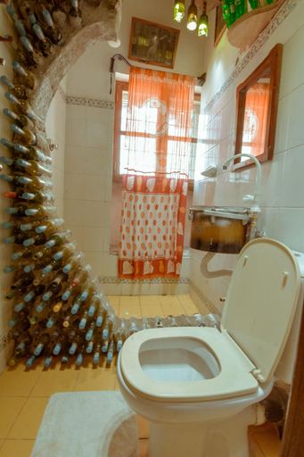 Bathroom 4, Malindi Boutique, Mjini