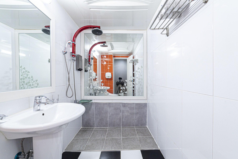 Bathroom 4, Business Hotel Duu, Buk