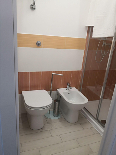 Bathroom 4, Marimà, Macerata