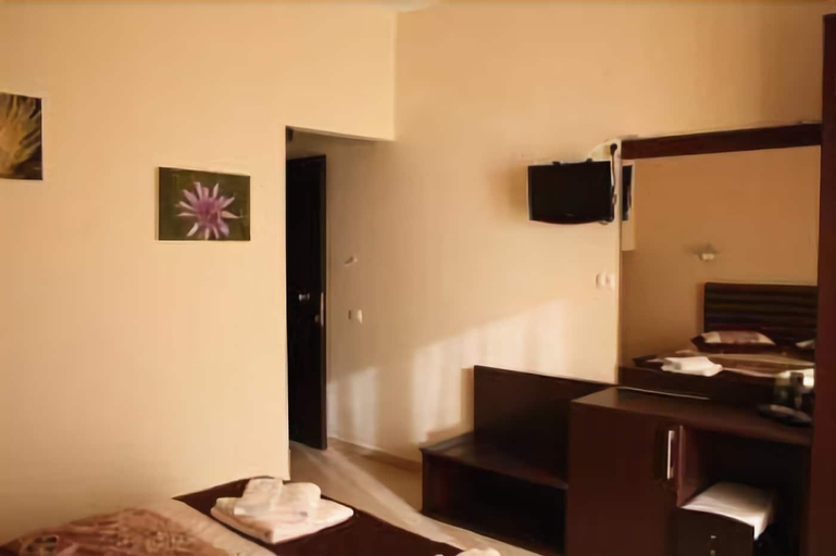Bedroom 3, Hotel Plaza, Attica