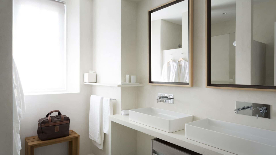 Bathroom 5, Chateau Autignac, Hérault