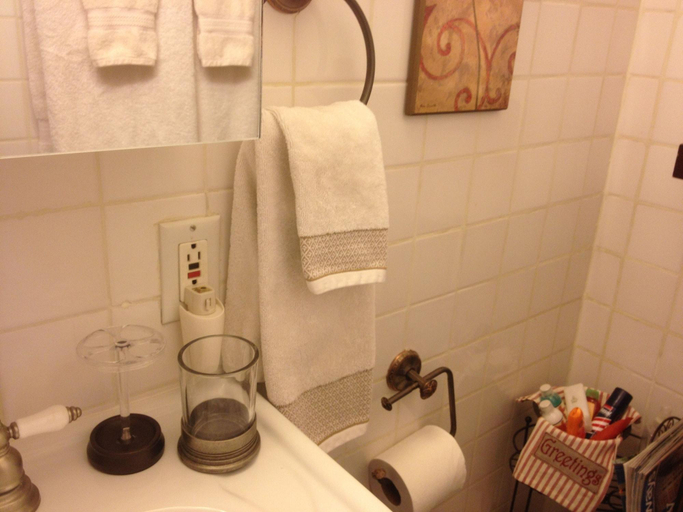 Bathroom 4, Life is Good Bed and Breakfast, Los Angeles
