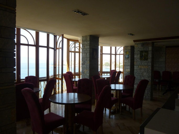 Others 5, Monte Cristo Hotel with Rooftop Pool, Sarandës
