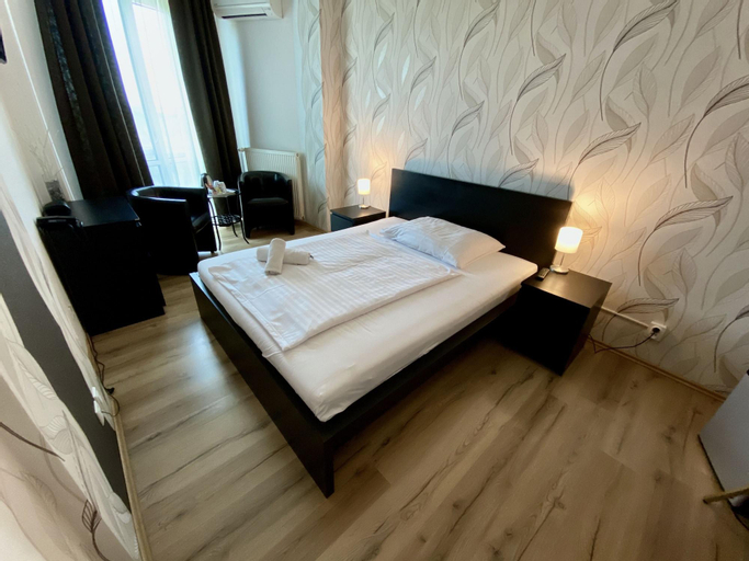 Hotel Modena, Bratislava II