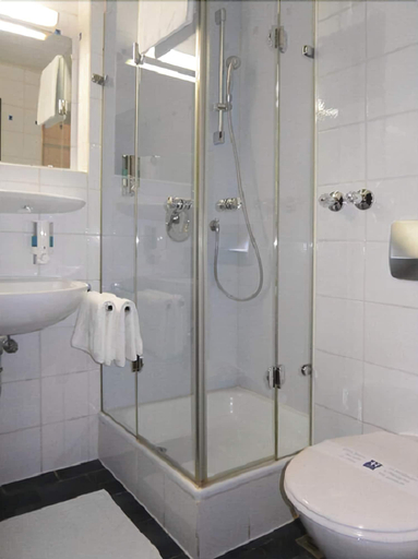 Bathroom 4, Isar Hotel, Freising
