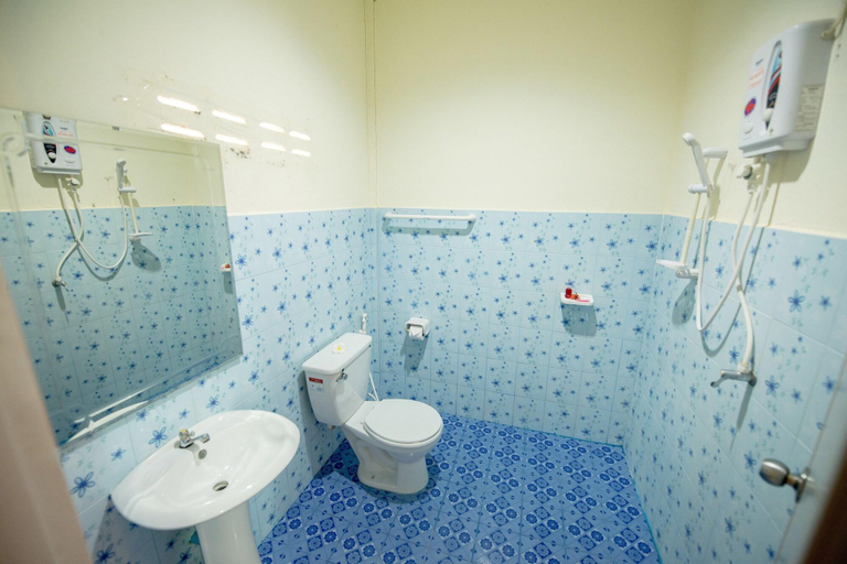 Bathroom 4, Poonsap Resort, Ko Lanta