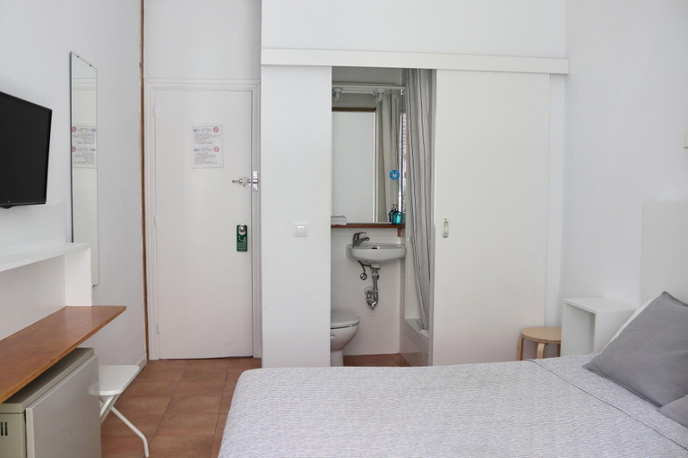 Bedroom 4, Hostal La Zona, Madrid