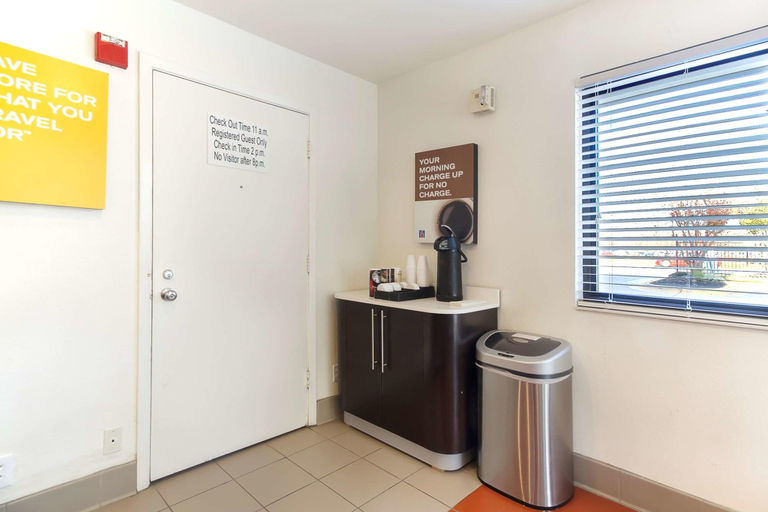 Bathroom, Motel 6 Capitol Heights, Md - Washington, Prince George's