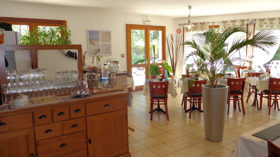 Public Area, Le Héron Cendré, Charente-Maritime