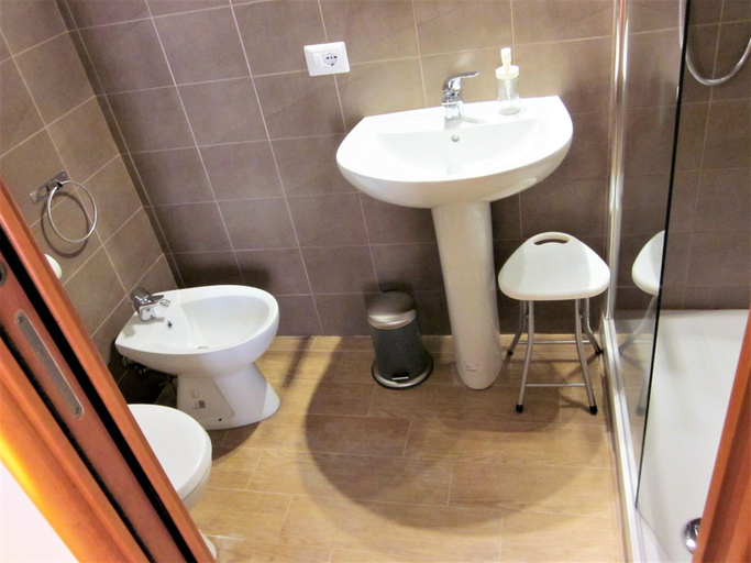 Bathroom 4, icalderai, Palermo