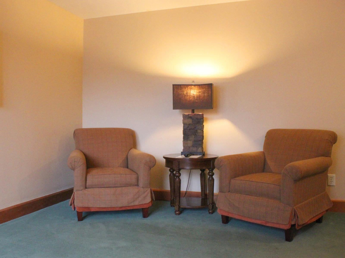 Public Area 3, Nuks Executive Suites, Brown
