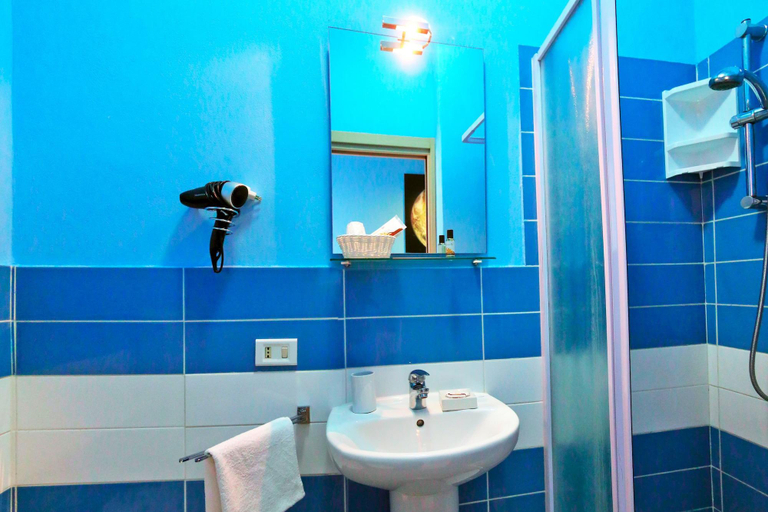 Bathroom 4, B&B Kosmos, Syracuse