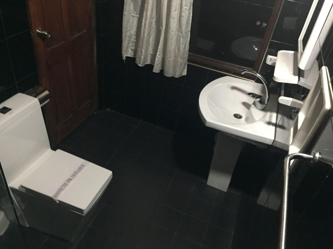 Bathroom 4, Misty Mountain Villas, Nuwara Eliya