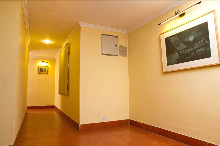 Public Area 3, Wise Owl Comfotel, Kolkata