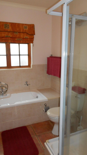Bathroom 4, Red Mountain House, Thabo Mofutsanyane