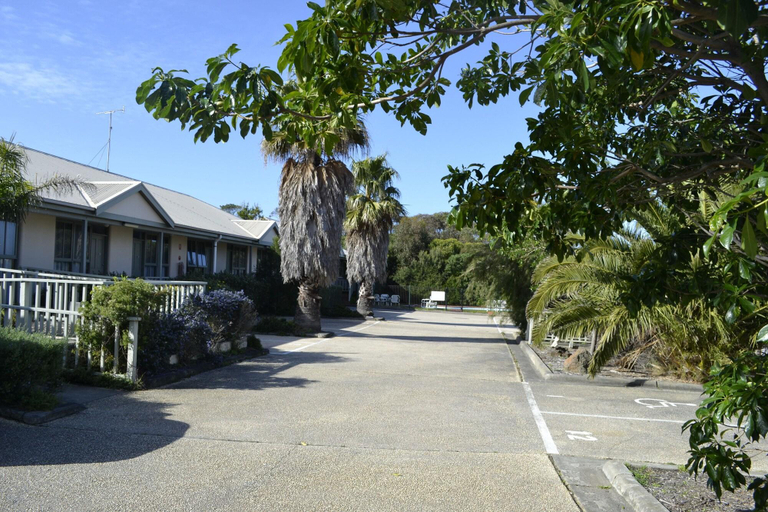 Exterior & Views