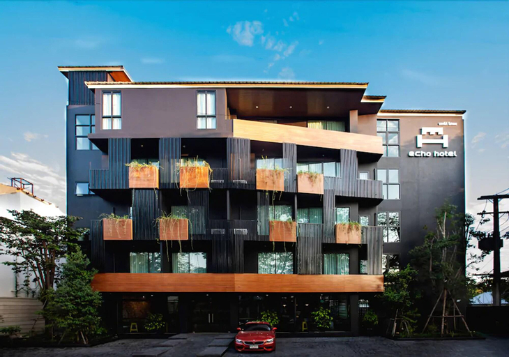 Exterior & Views