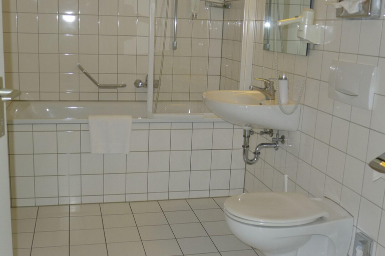 Bathroom 3, Hotel Villa im Park, Düsseldorf