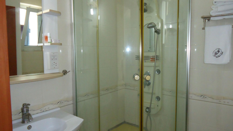 Bathroom 5, Rainbow Hotel, Ilala