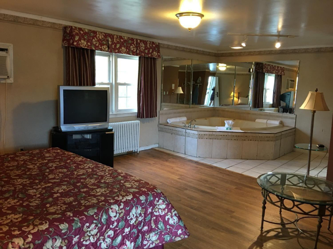Bedroom 5, Golden Circle Inn, Albany