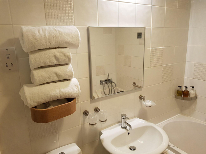 Bathroom 4, The Old Orleton Inn, Telford and Wrekin
