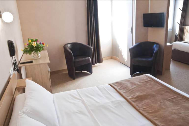 Bedroom 4, Hôtel des Pyrénées, Charente