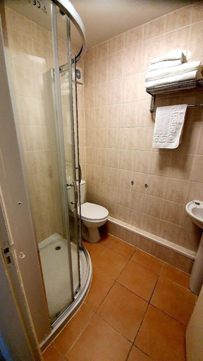 Bathroom 4, Rivelyn Hotel Bar & Restaurant, North Yorkshire