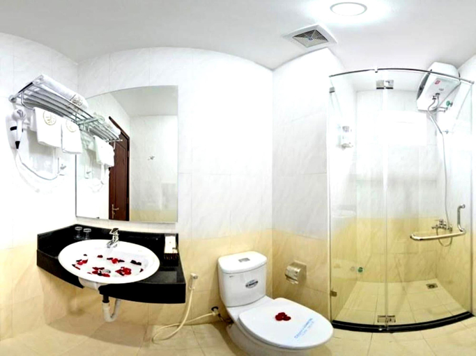 Bathroom, Bay Sydney Hotel, Da Nang