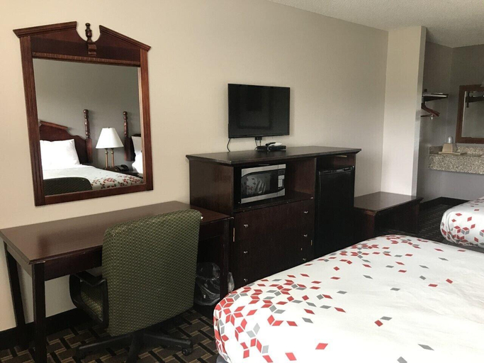 Bedroom 3, Western Motel, Thomas
