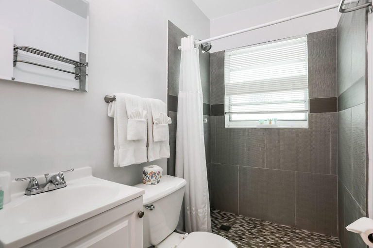 Bathroom 4, Hollywood Beach Seaside, Broward